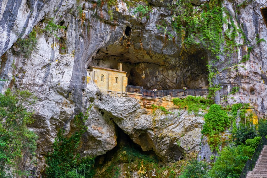 COVADONGA. PELAYO. TODO EMPEZÓ EN UN CUEVA-06