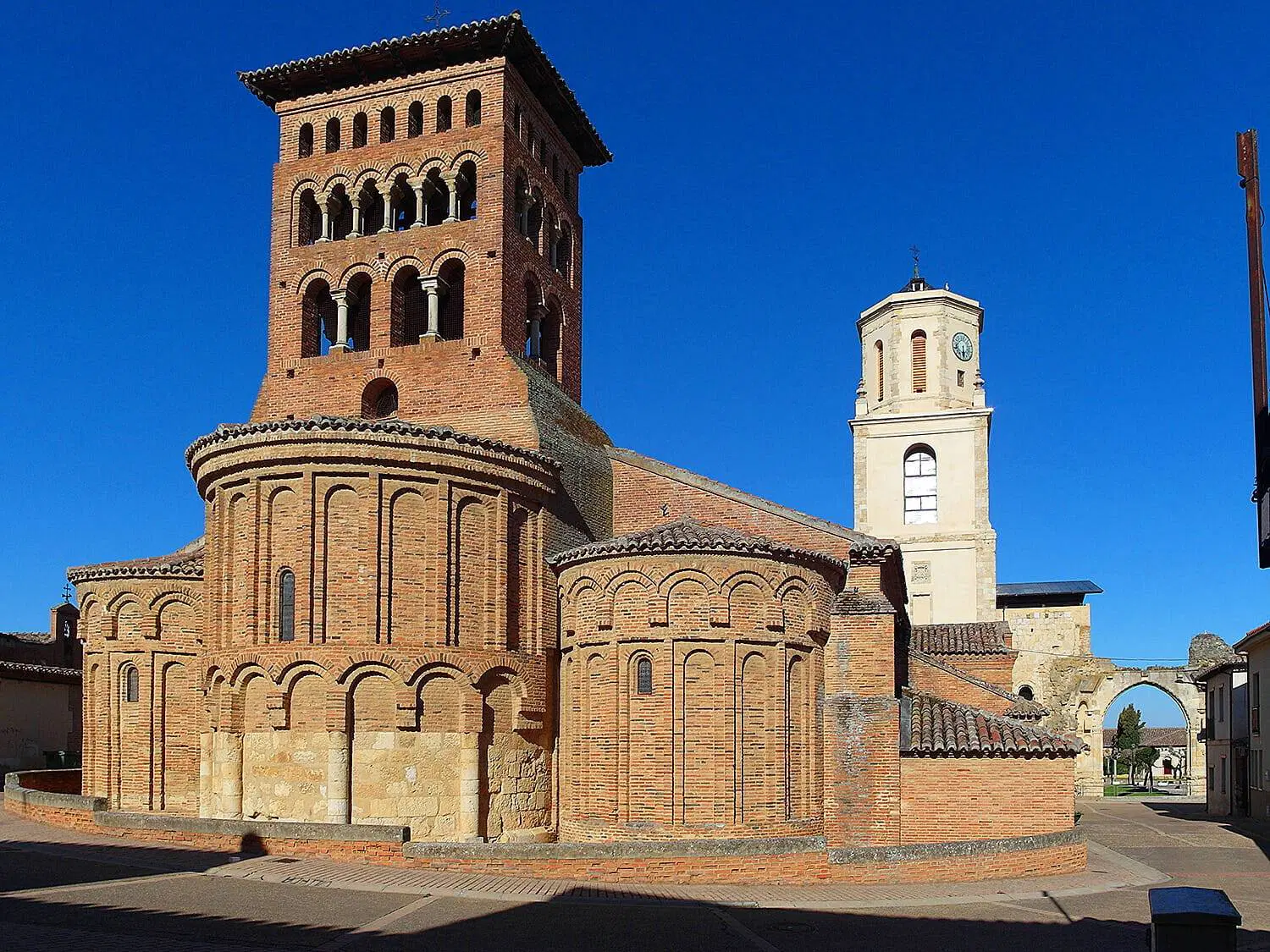 EL ROMÁNICO MUDEJAR.  UN ARTE SOLO DE LA PENÍNSULA IBÉRICA.                    34