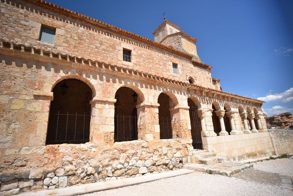 GALERIAS PORTICADAS DEL ROMÁNICO. UN RASGO DISTINTIVO HISPANO                  23