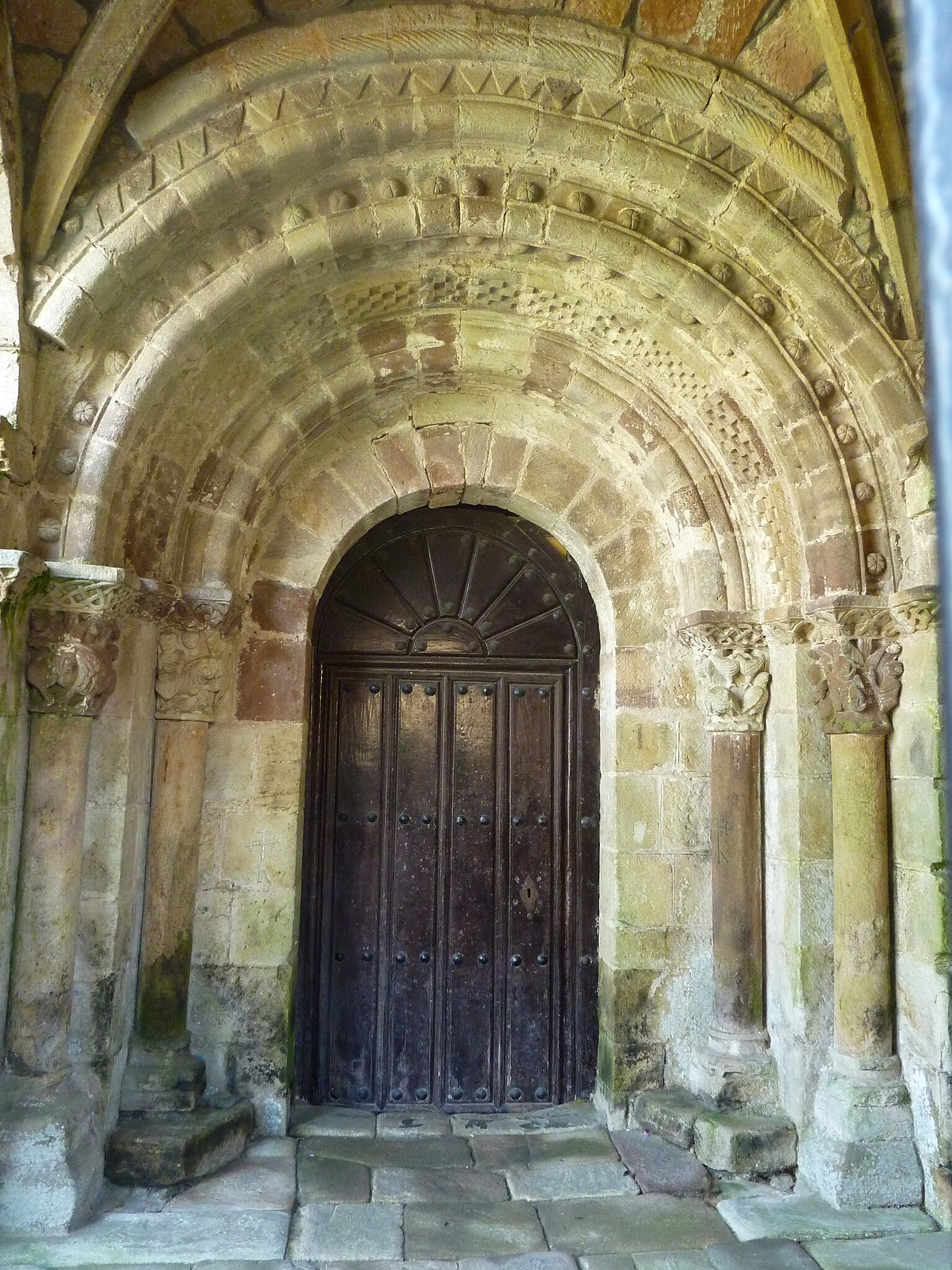 SAN ANDRÉS DE ARGOMILLA DE CAYÓN:  LA SORPRESA DE LA SENCILLEZ.     4