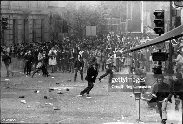 MAYO DEL 68. EL ESTALLIDO SOCIAL QUE CAMBIO EL MUNDO .     19