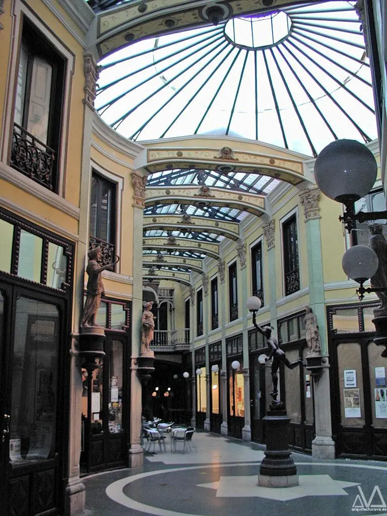 UNA HUELLA MODERNISTA EN VALADOLID. UN PASAJE COMERCIAL.     14