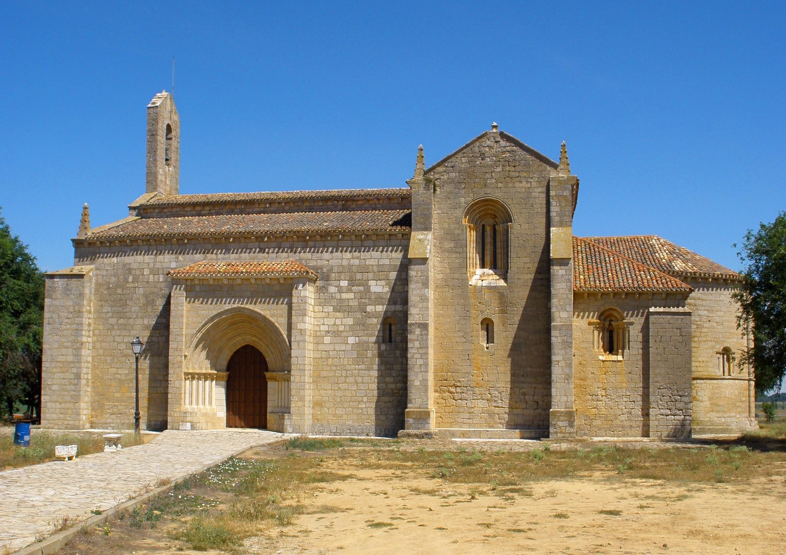 ERMITA DE NUESTRA SEÑORA DE LAS FUENTES                   32