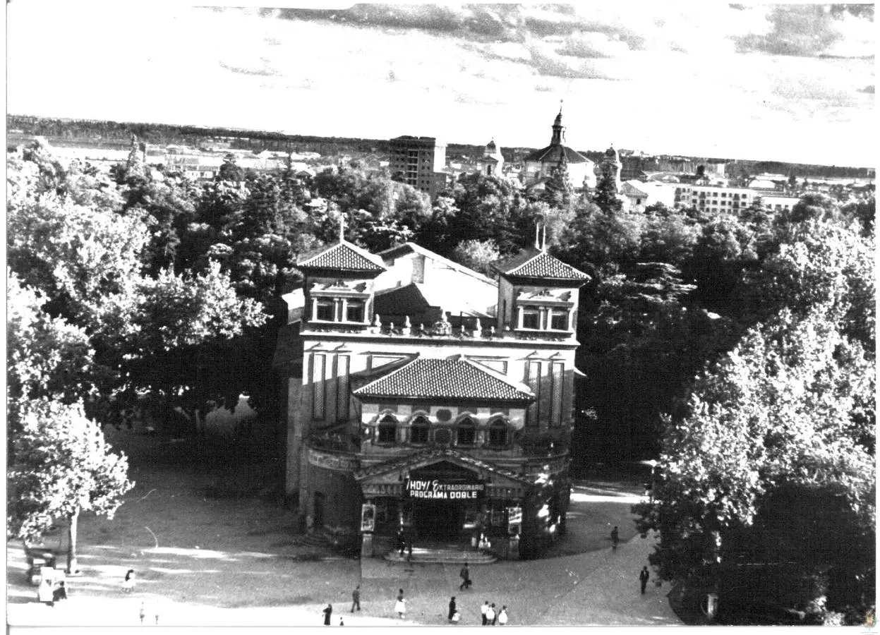 AL TEATRO PRADERA NO LO DESTRUYERON NI EL VIENTO NI EL TIEMPO. LE DERRIBÓ LA PIQUETA DE UNA TROPELÍA.   11