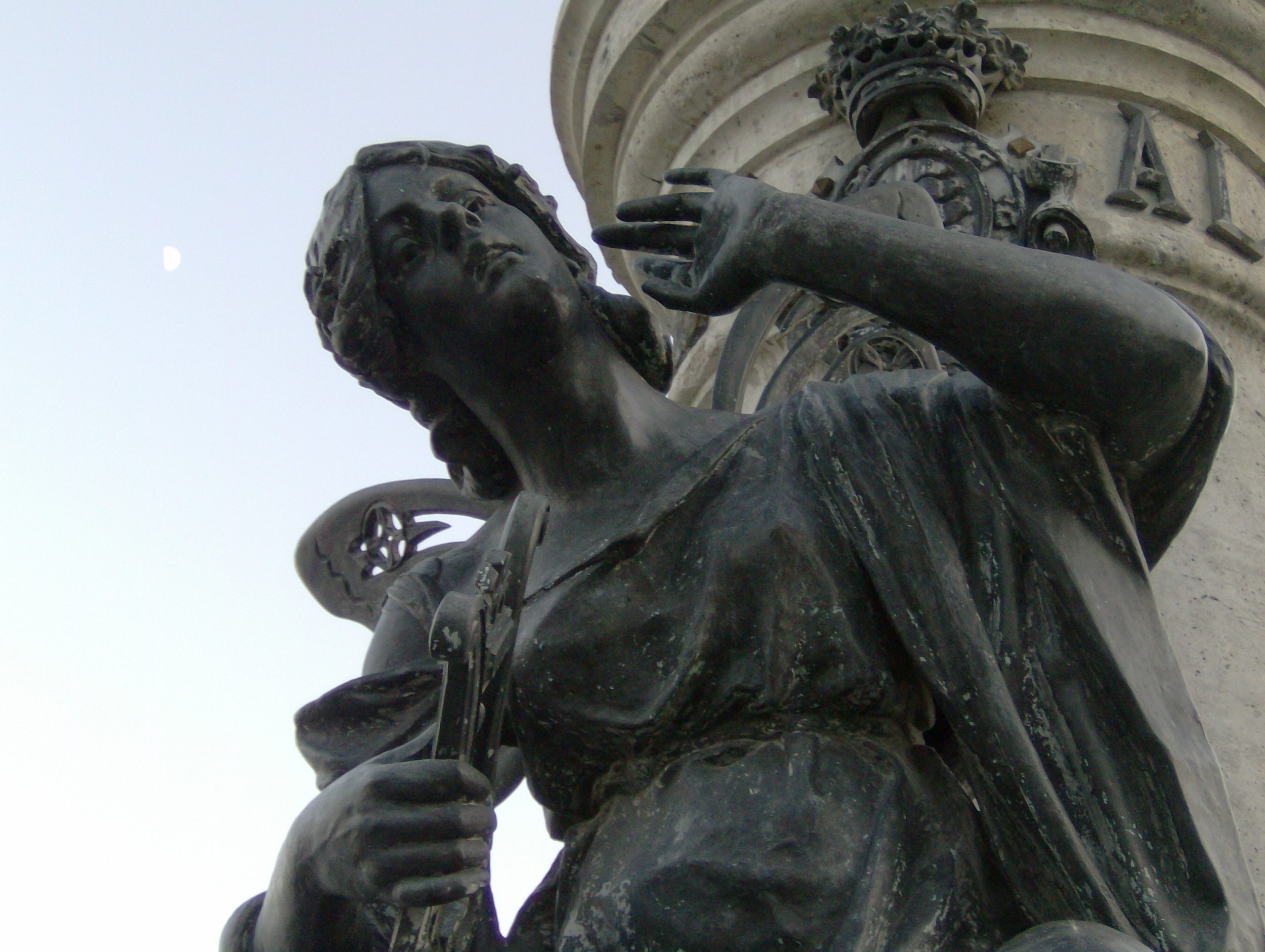 LA ESCULTURA DE JOSÉ ZORRILLA.UN QUERIDO POETA VALLISOLETANO.           12