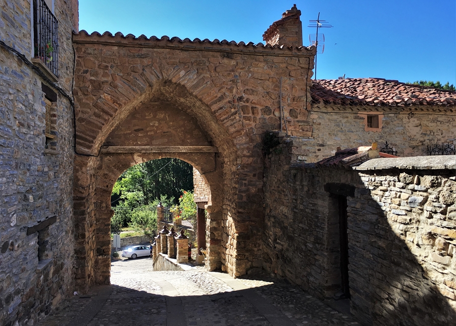 YANGUAS. UNA VILLA EN LAS MONTAÑAS SORIANAS.  La torre de San Miguel.
