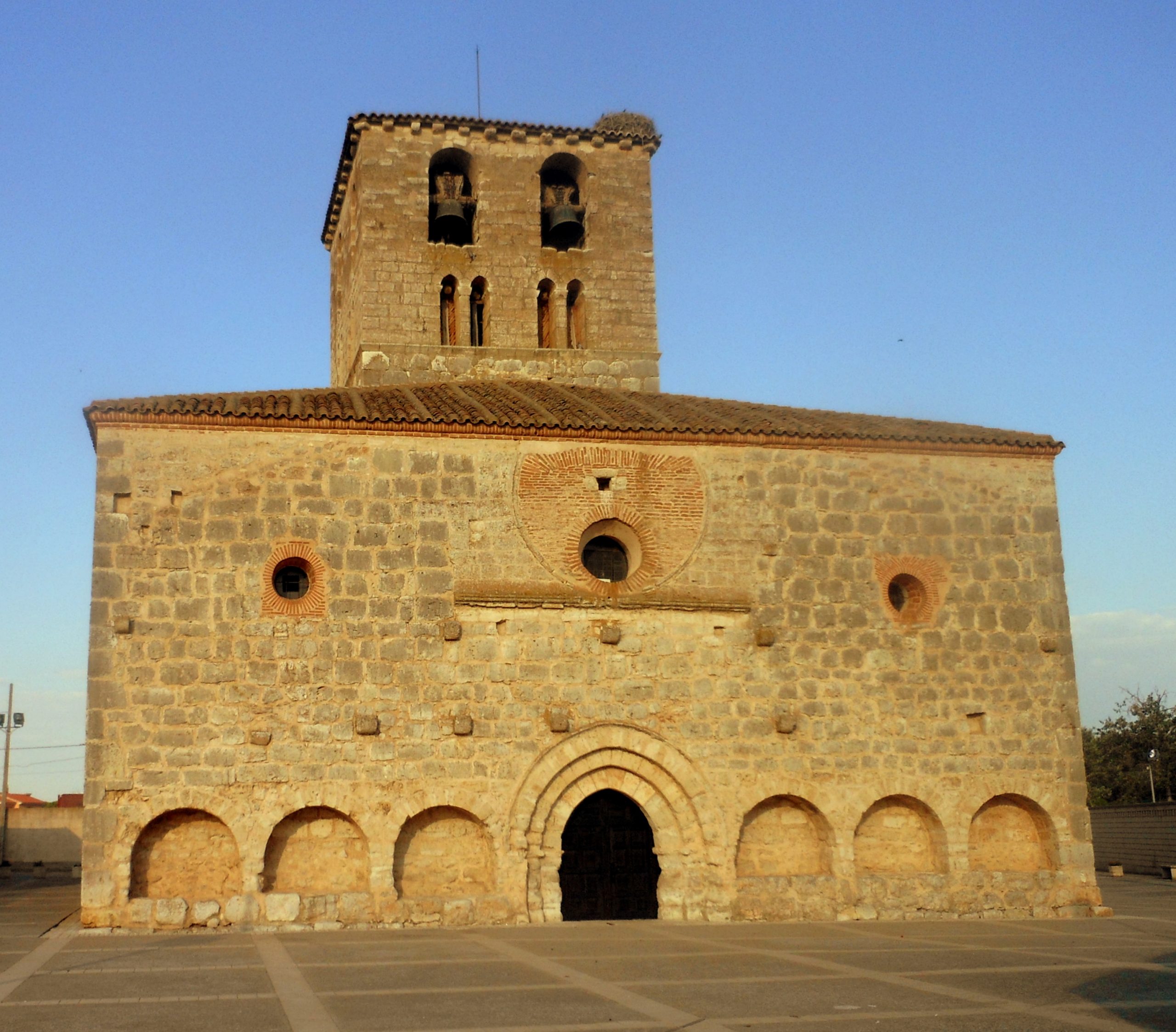 SAN MIGUEL ARCANGEL DEL PINO. Un convento de la orden militar de los hospitalarios de San Juan. … Y un cotilleo de corte.       27