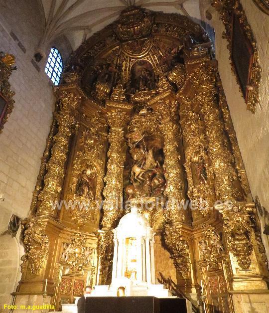 EL ATRIO Y LA IGLESIA DE SANTIAGO.                  49